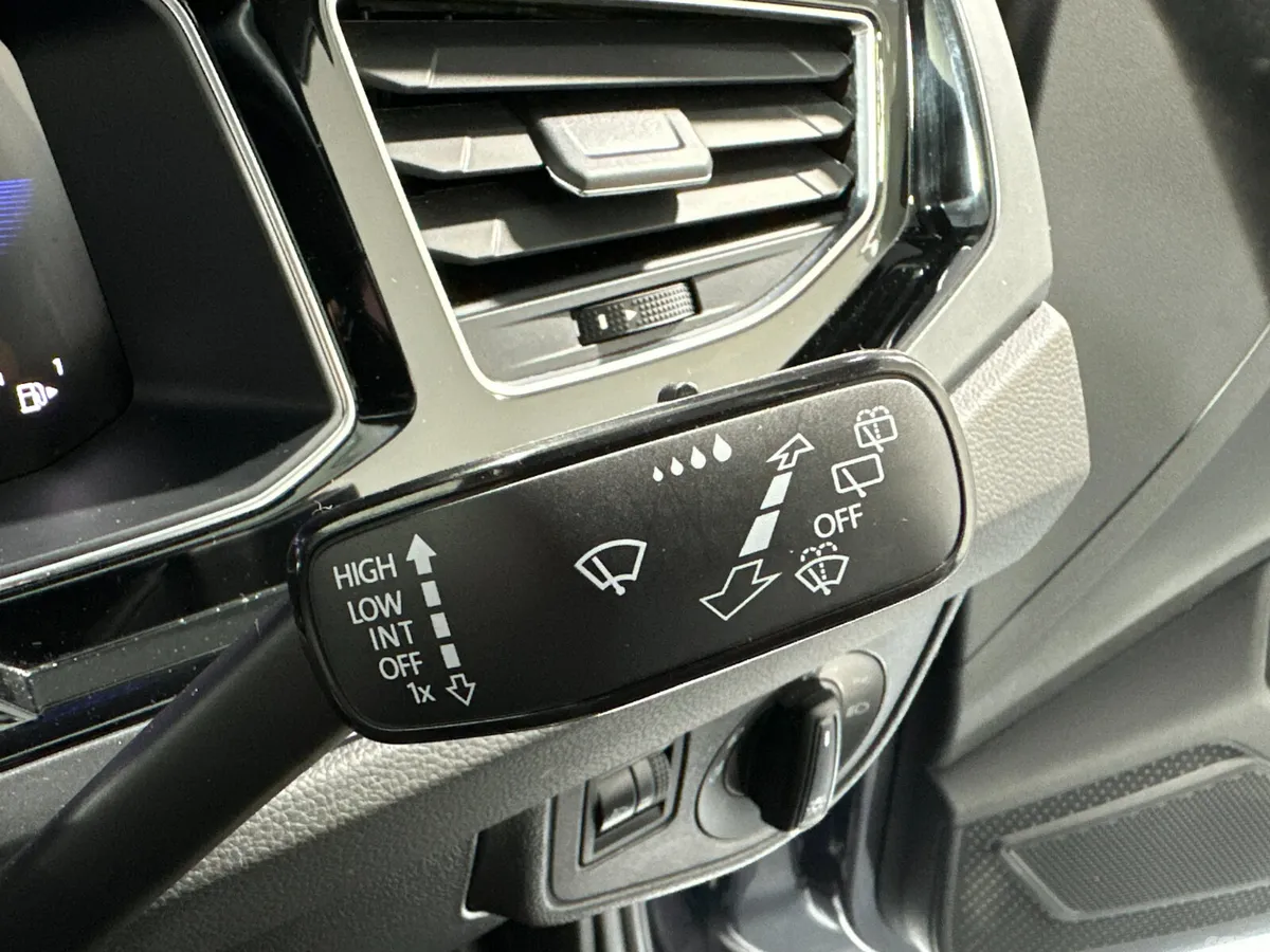 Volkswagen Taigo Estate/Jeep, Petrol, 2023, Grey