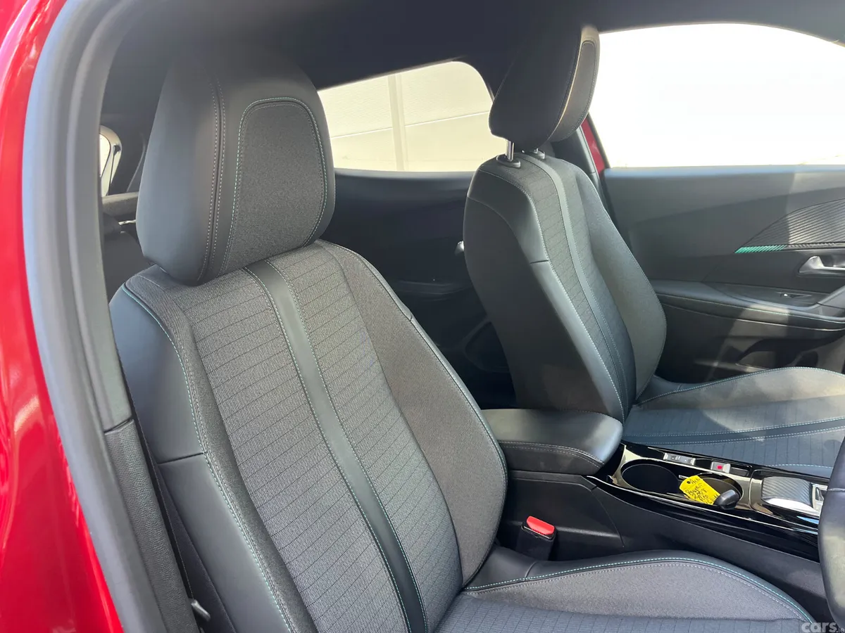 Peugeot 2008 MPV, Petrol, 2023, Red