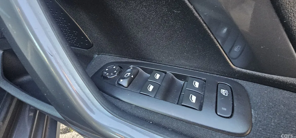 Peugeot 2008 Estate, Petrol, 2018, Grey