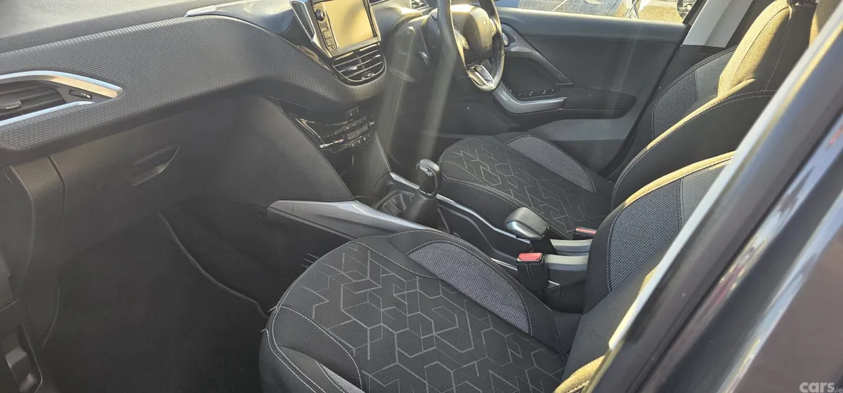 Peugeot 2008 Estate, Petrol, 2018, Grey