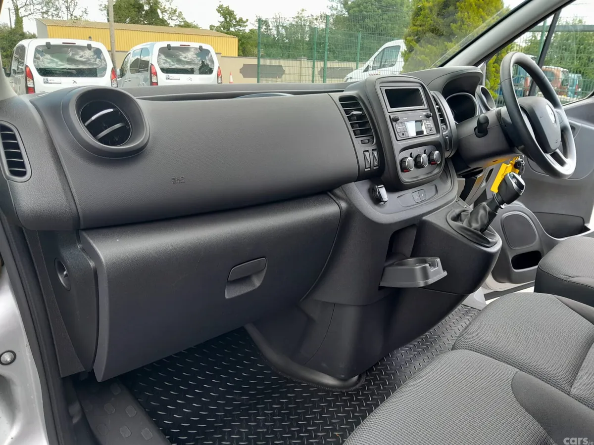 Renault Trafic MPV, Diesel, 2021, Silver