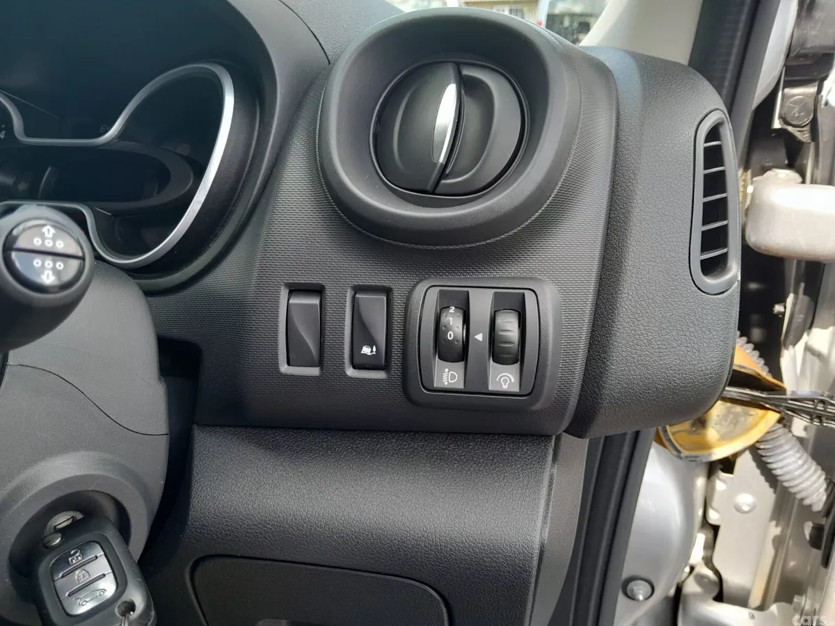 Renault Trafic MPV, Diesel, 2021, Silver
