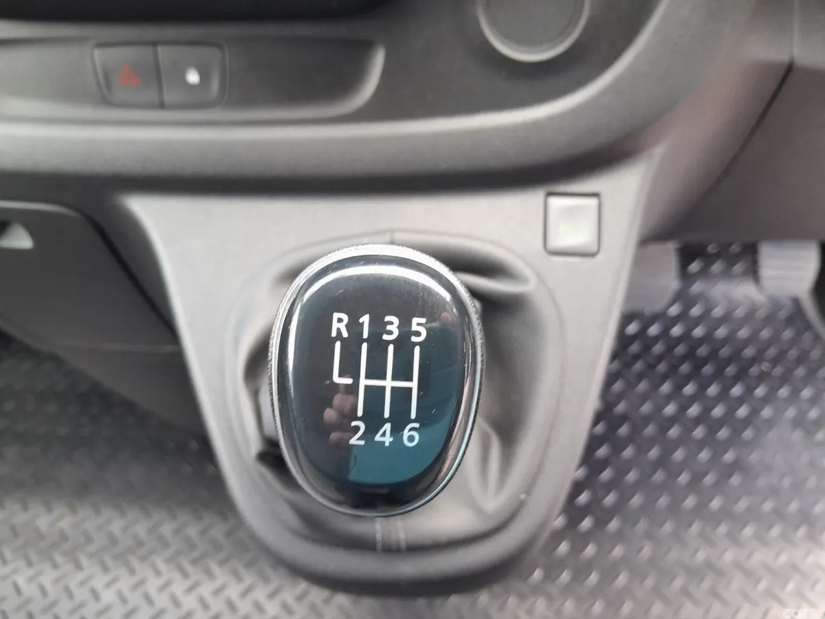 Renault Trafic MPV, Diesel, 2021, Silver