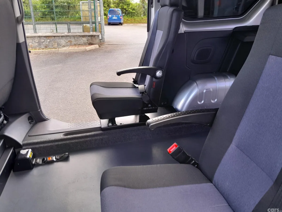 Renault Trafic MPV, Diesel, 2021, Silver