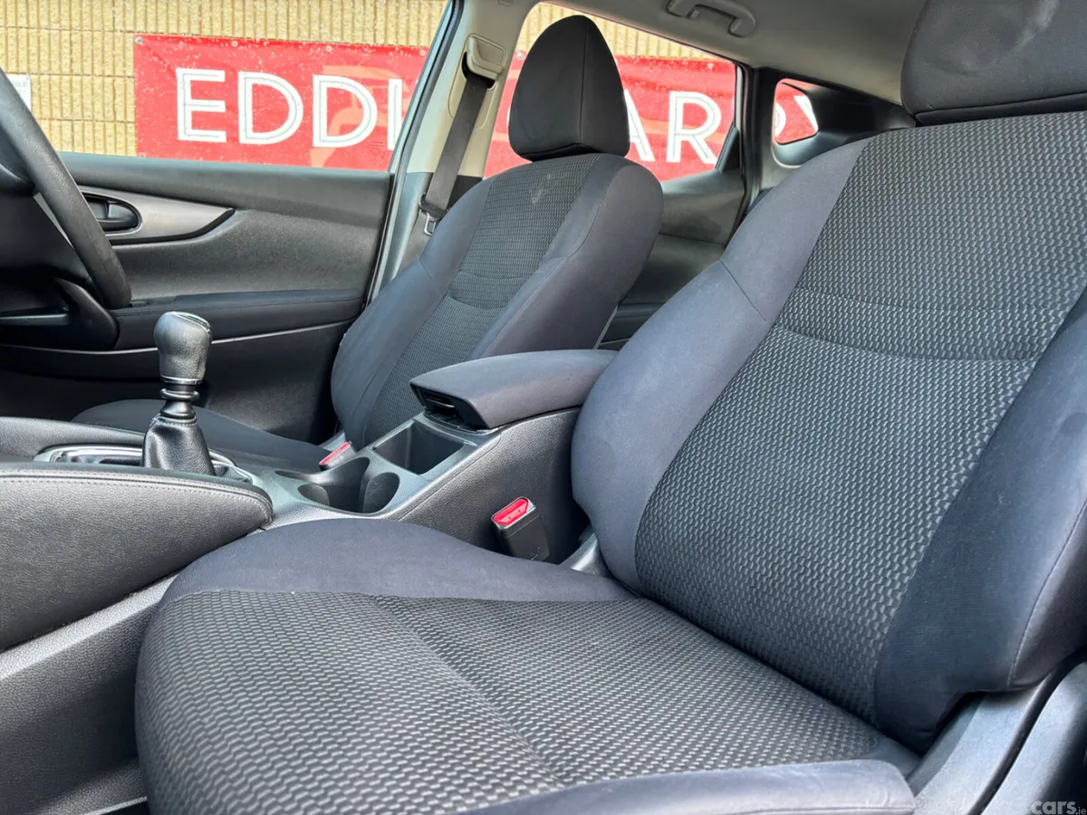Nissan Qashqai Hatchback, Diesel, 2014, Silver