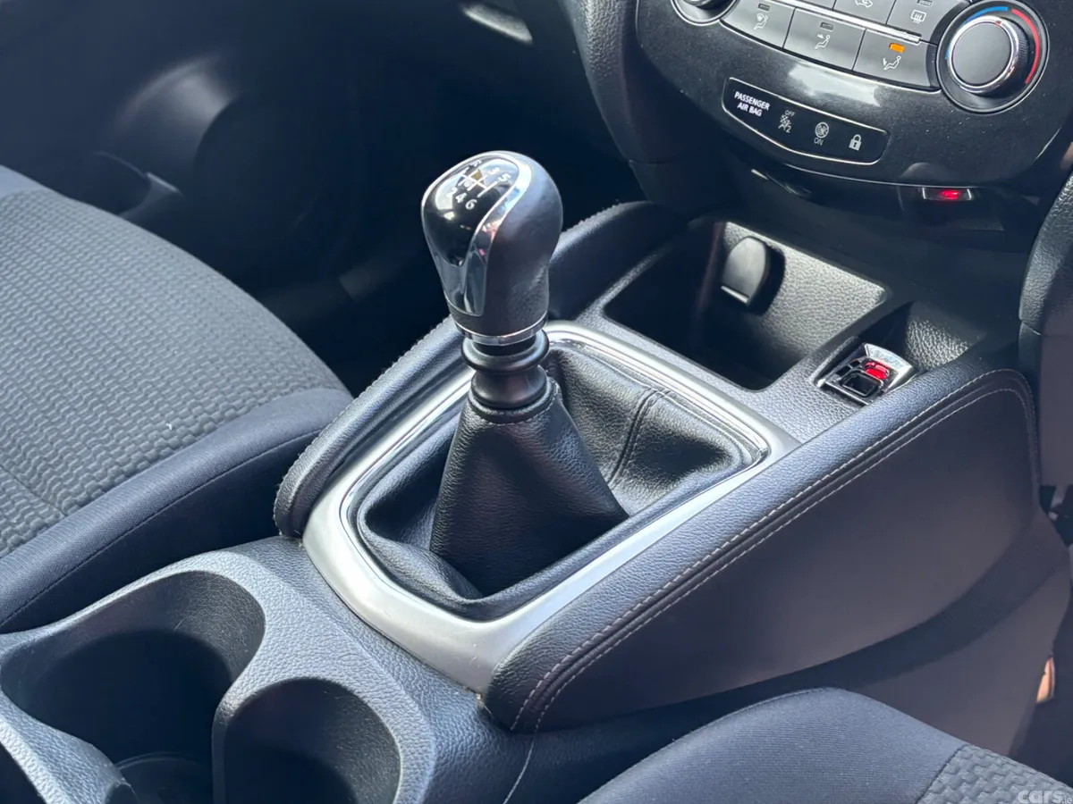 Nissan Qashqai Hatchback, Diesel, 2014, Silver