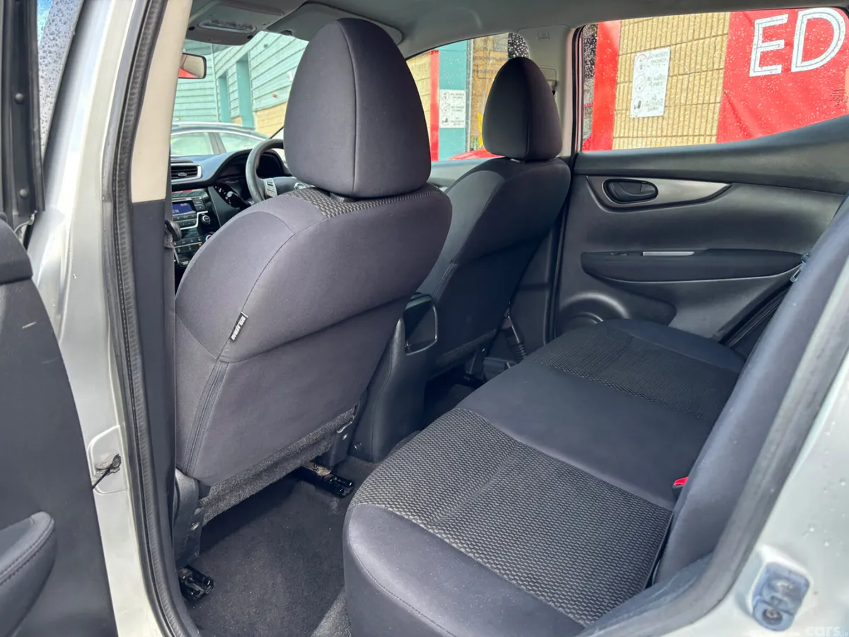 Nissan Qashqai Hatchback, Diesel, 2014, Silver