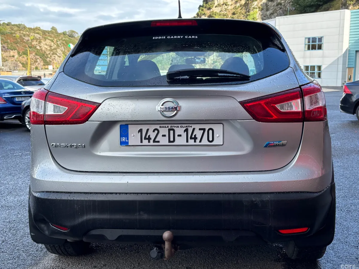Nissan Qashqai Hatchback, Diesel, 2014, Silver