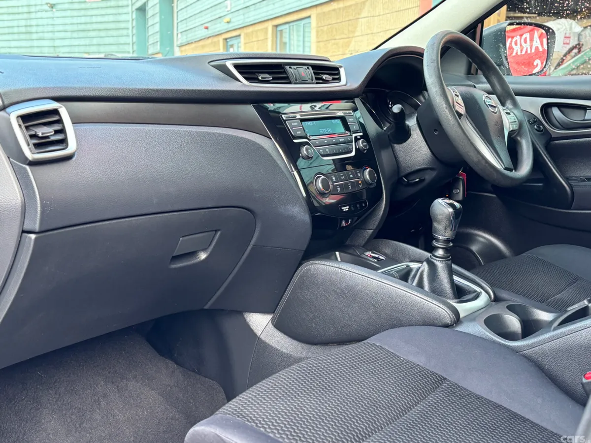 Nissan Qashqai Hatchback, Diesel, 2014, Silver