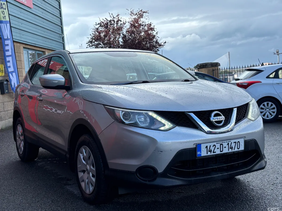 Nissan Qashqai Hatchback, Diesel, 2014, Silver