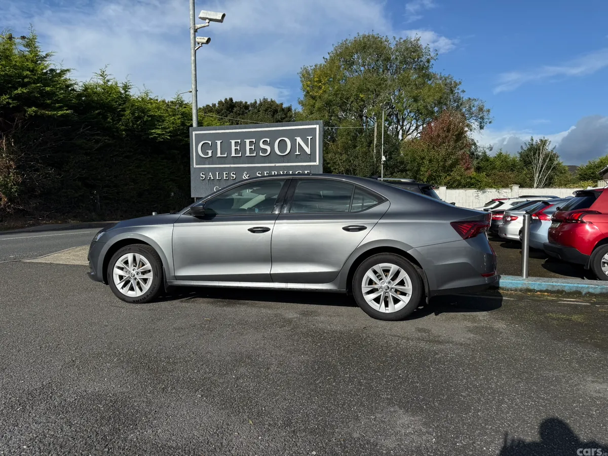 Skoda Octavia Saloon, Diesel, 2024, Grey