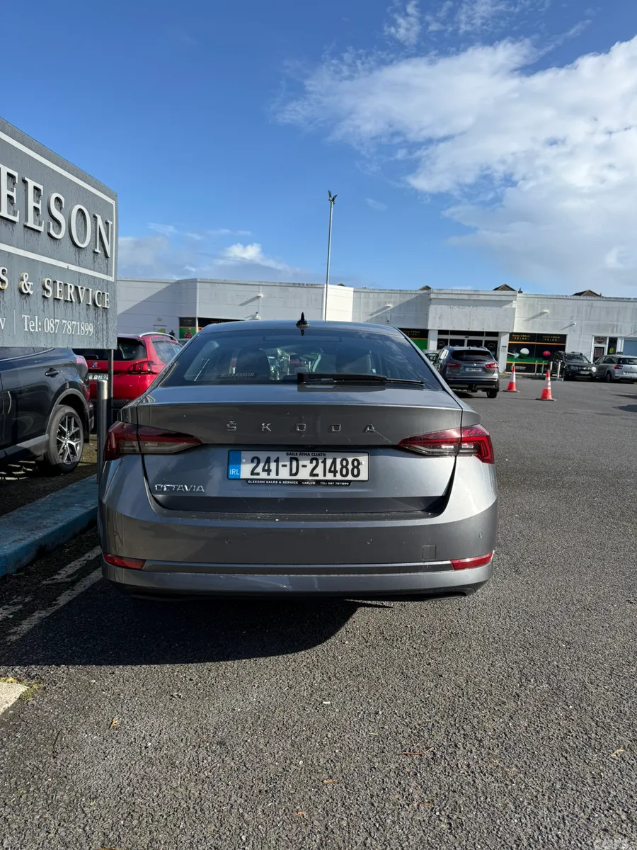 Skoda Octavia Saloon, Diesel, 2024, Grey