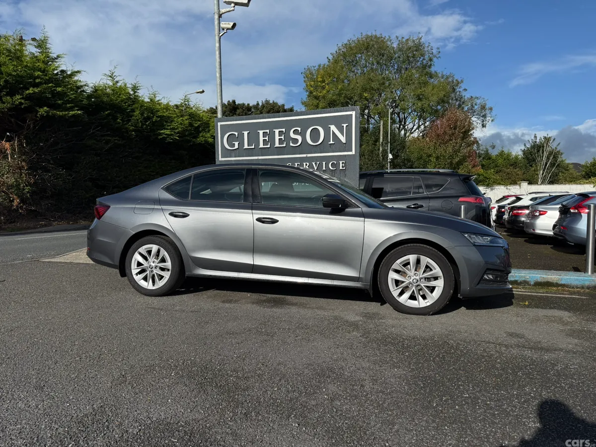 Skoda Octavia Saloon, Diesel, 2024, Grey