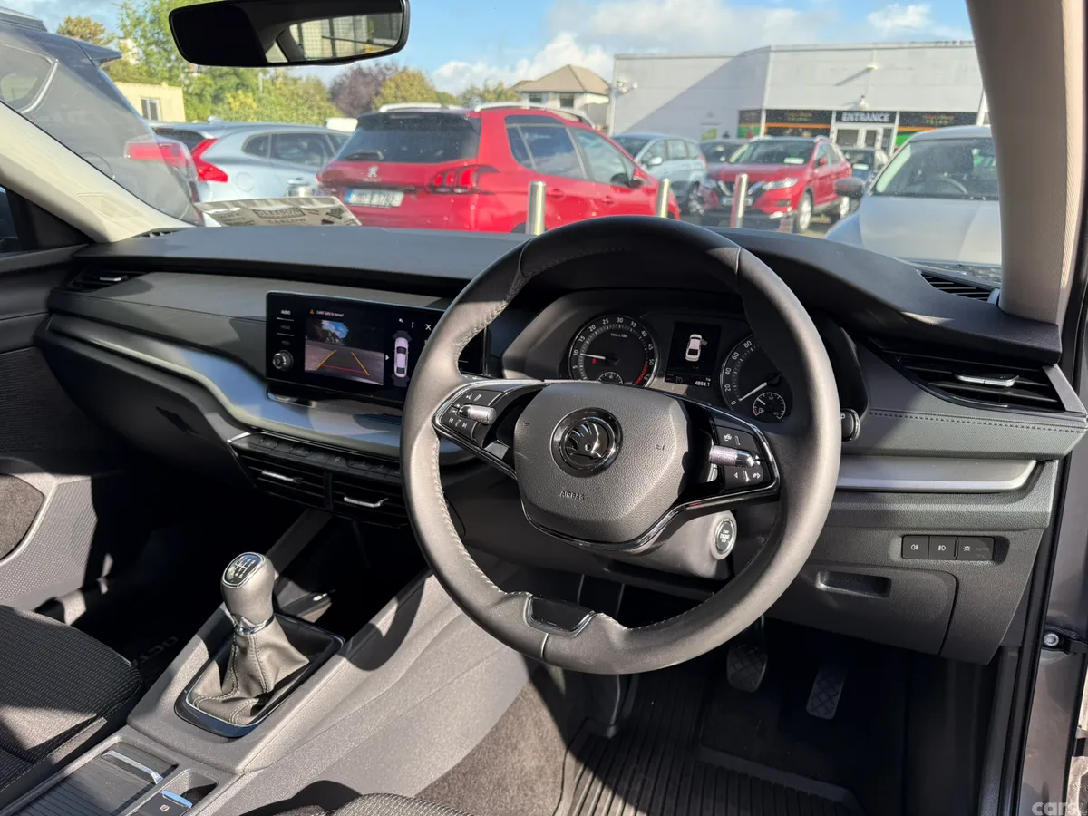 Skoda Octavia Saloon, Diesel, 2024, Grey