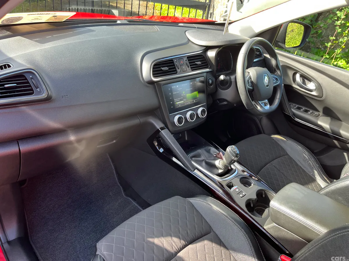 Renault Kadjar SUV, Petrol, 2019, Red