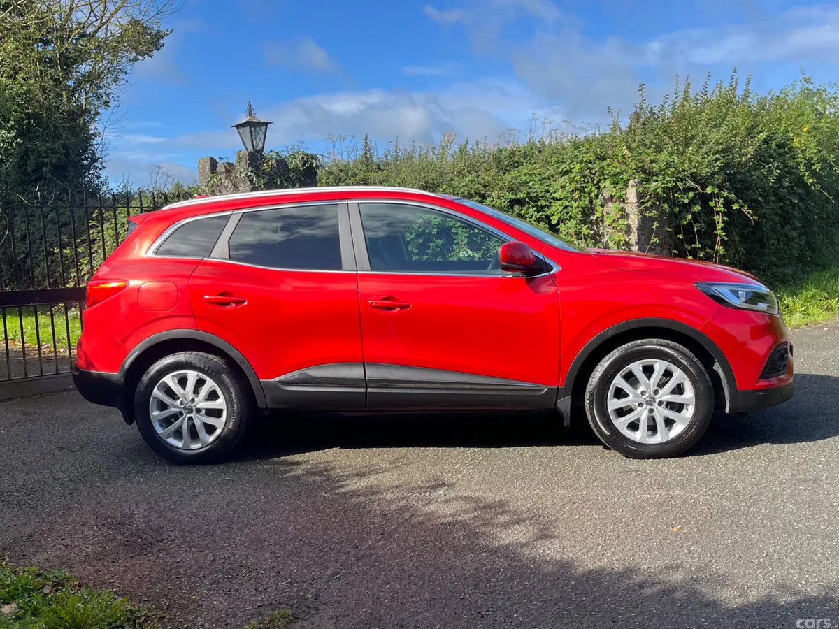 Renault Kadjar SUV, Petrol, 2019, Red