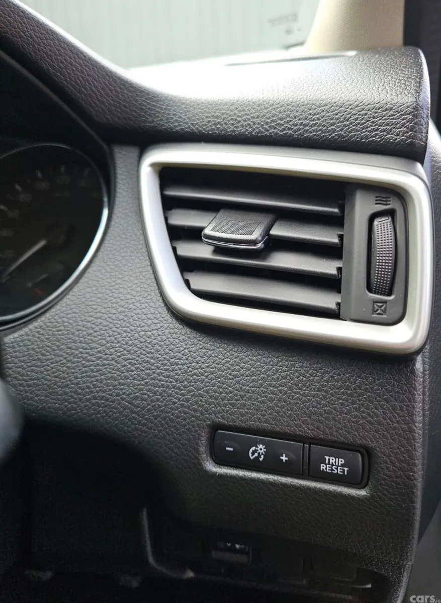 Nissan Qashqai SUV, Diesel, 2017, Grey