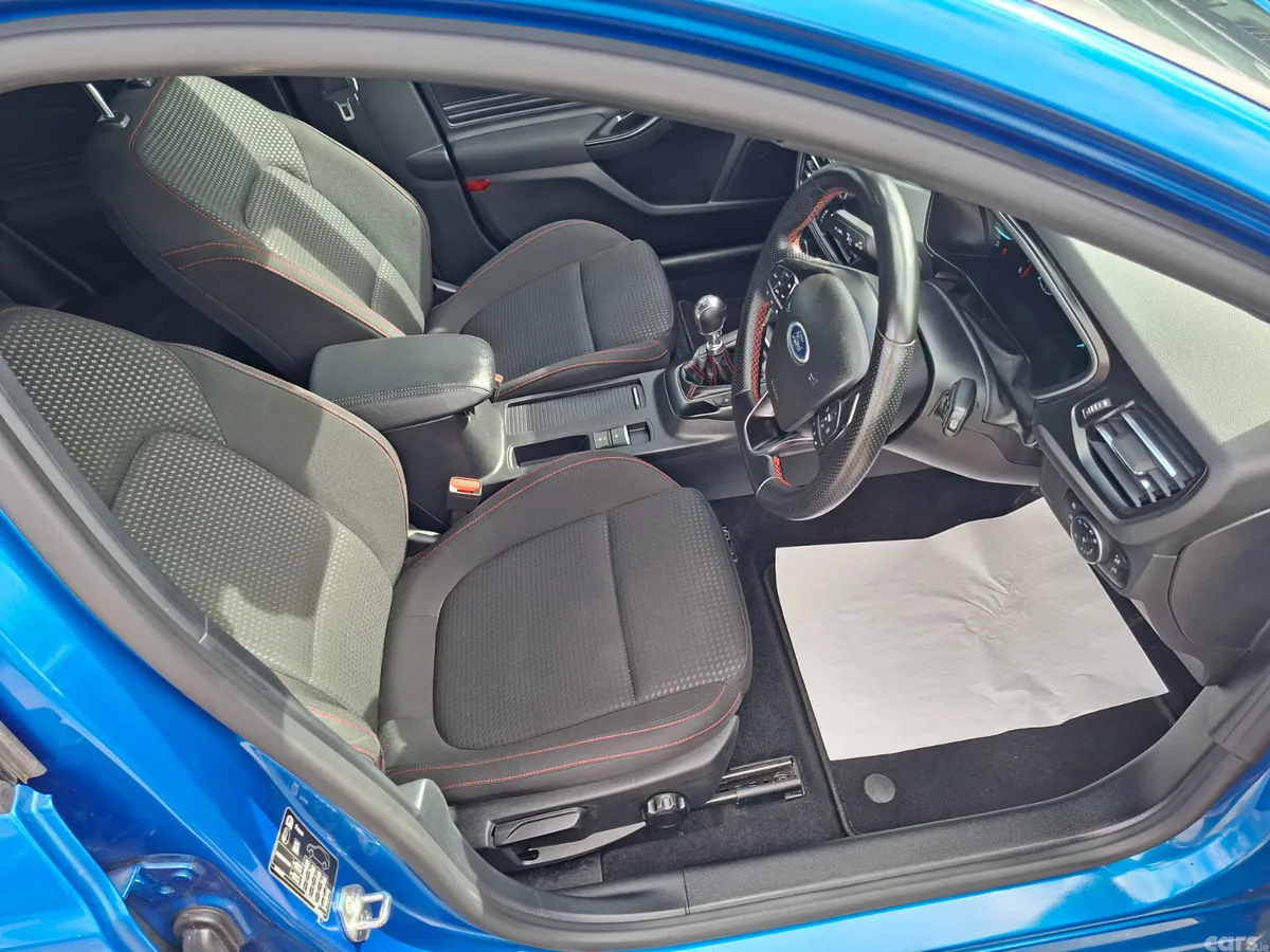 Ford Focus Hatchback, Petrol, 2022, Blue