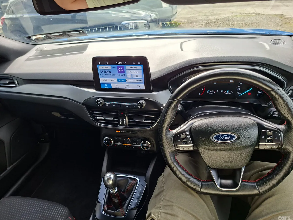 Ford Focus Hatchback, Petrol, 2022, Blue