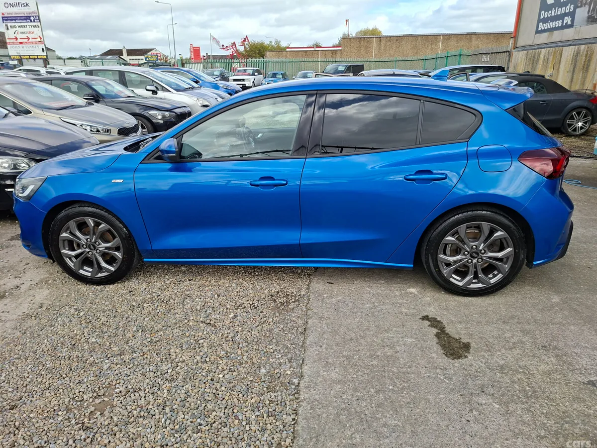 Ford Focus Hatchback, Petrol, 2022, Blue