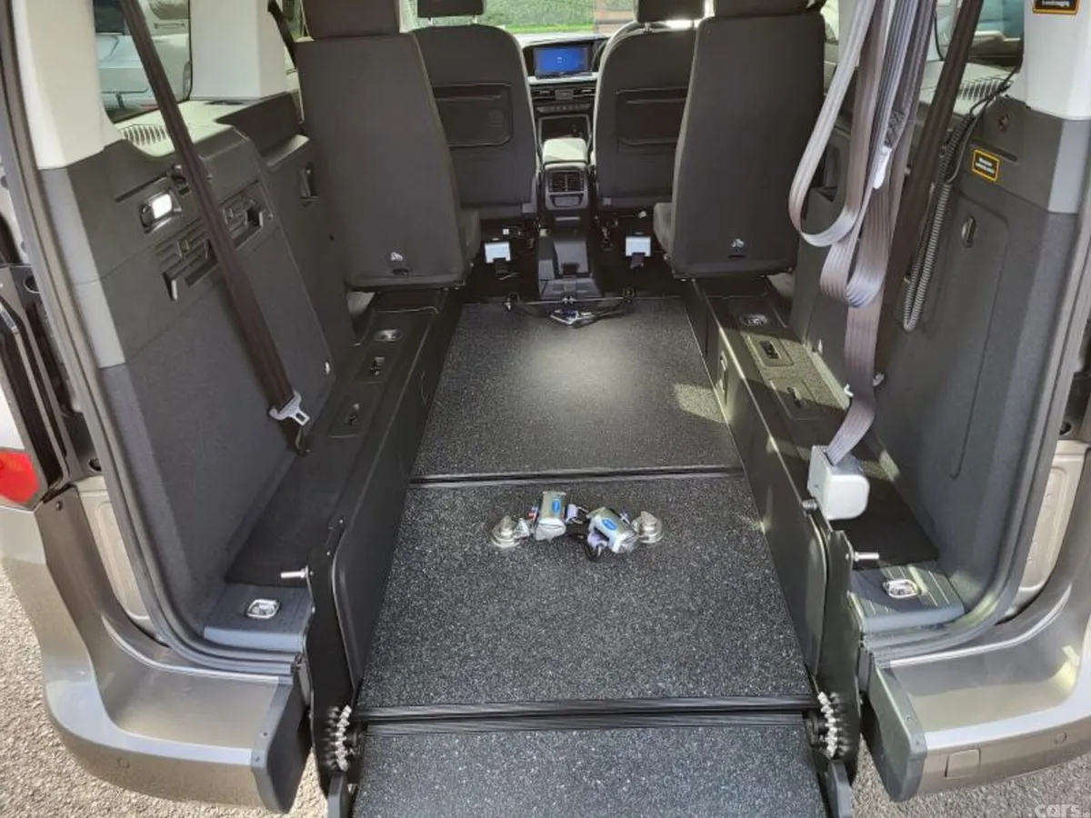 Ford Tourneo Connect MPV, Diesel, 2025, Gold