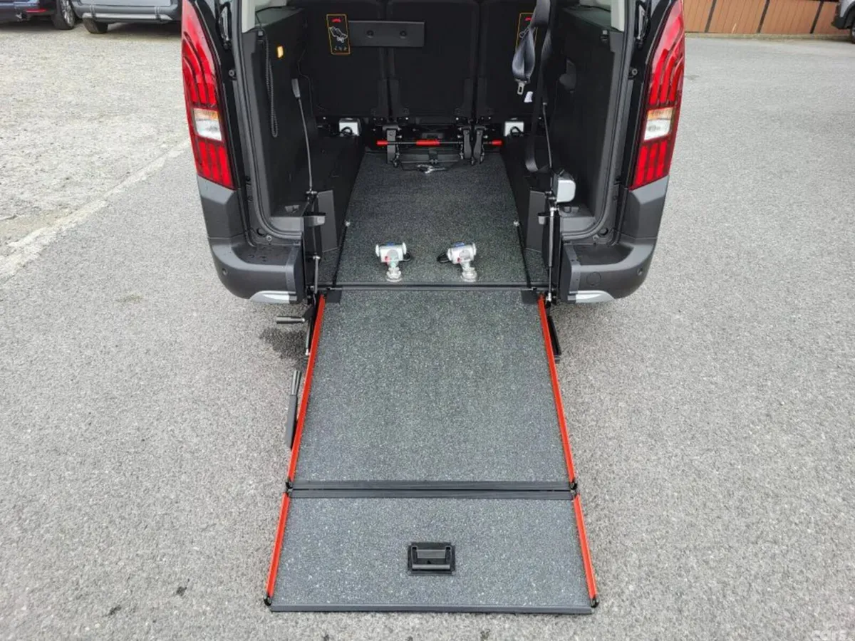Peugeot Rifter MPV, Diesel, 2026, Black