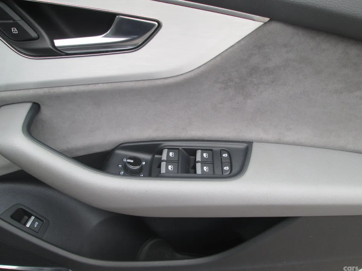 Audi Q8 SUV, Diesel Hybrid, 2021, Blue