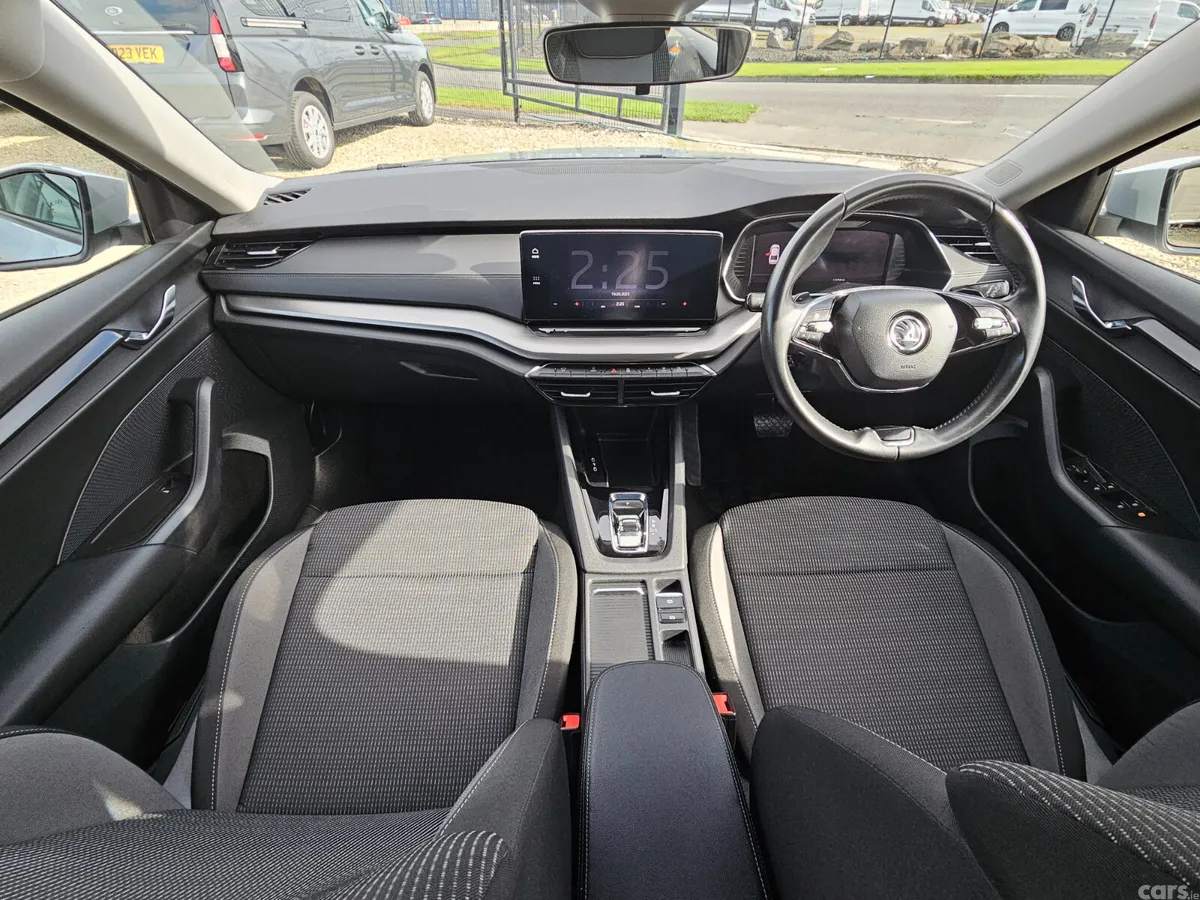 Skoda Octavia Hatchback, Diesel, 2022, Silver