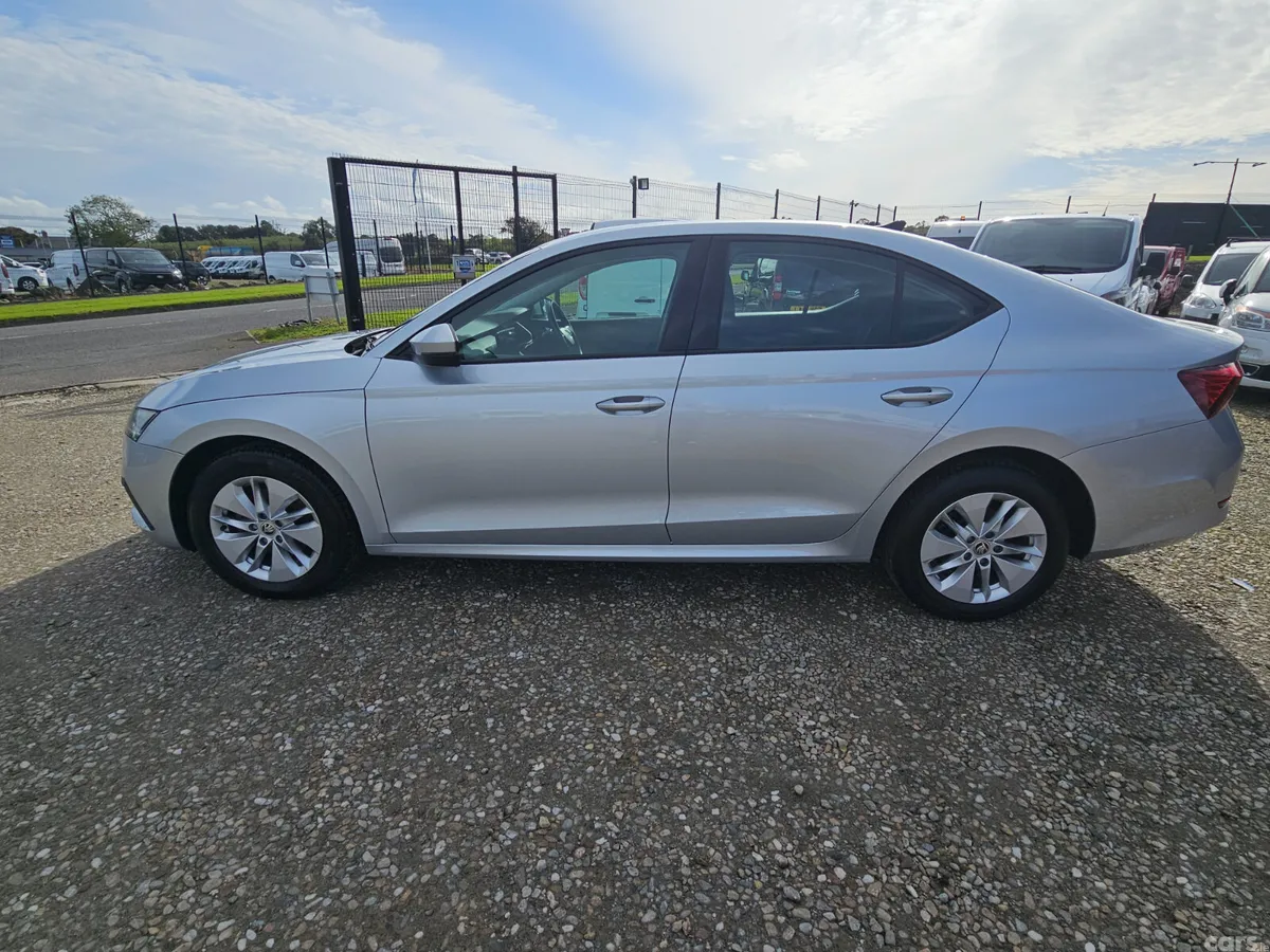 Skoda Octavia Hatchback, Diesel, 2022, Silver