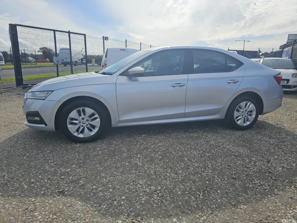 Skoda Octavia Hatchback, Diesel, 2022, Silver
