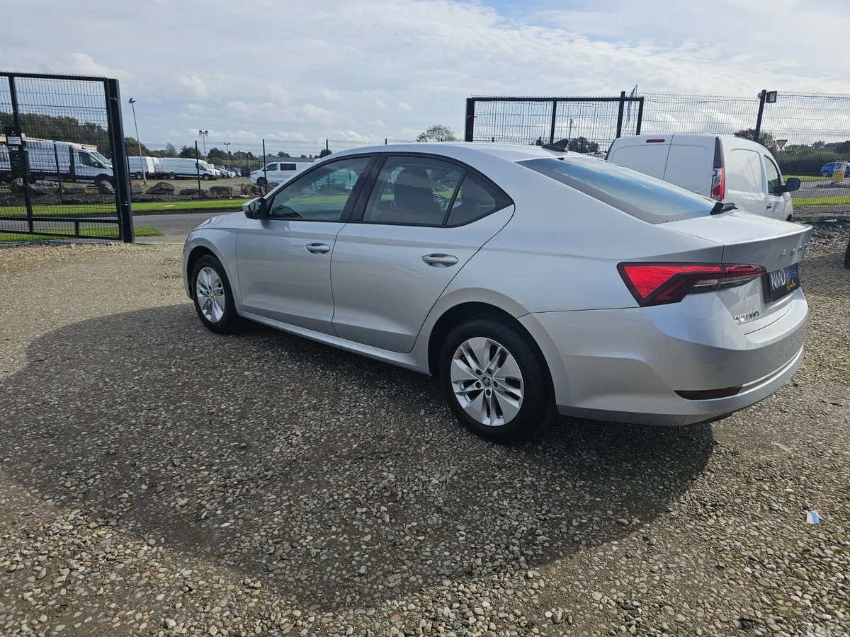 Skoda Octavia Hatchback, Diesel, 2022, Silver