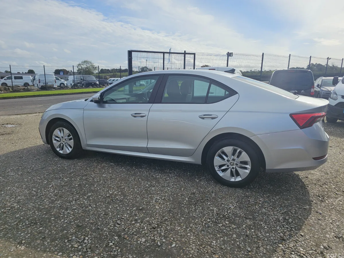 Skoda Octavia Hatchback, Diesel, 2022, Silver