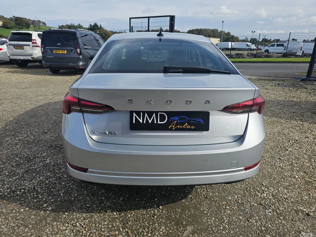 Skoda Octavia Hatchback, Diesel, 2022, Silver