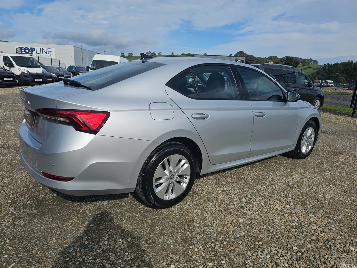 Skoda Octavia Hatchback, Diesel, 2022, Silver
