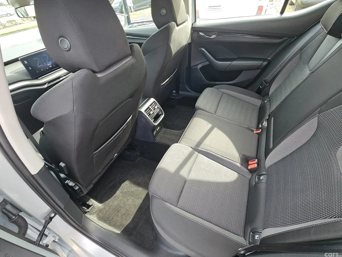 Skoda Octavia Hatchback, Diesel, 2022, Silver