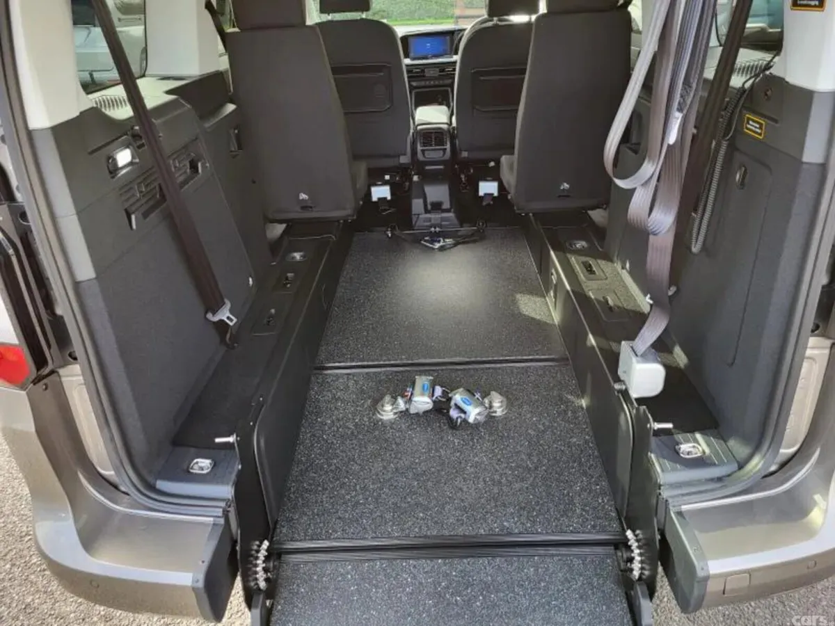 Ford Tourneo Connect MPV, Diesel, 2026, Gold