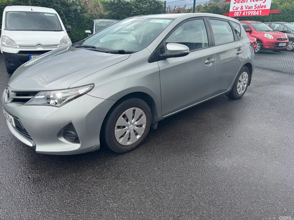 Toyota Auris Hatchback, Diesel, 2013, Grey