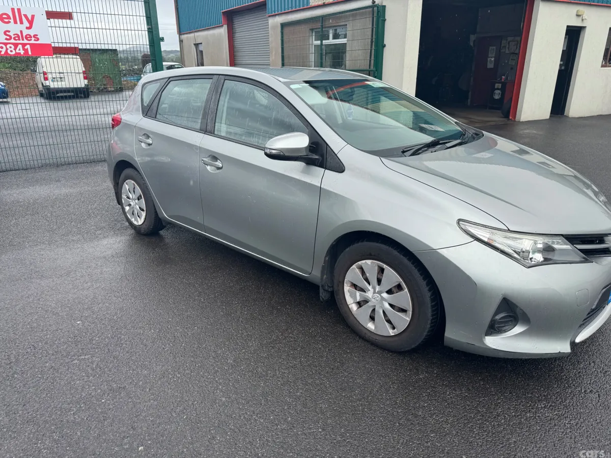 Toyota Auris Hatchback, Diesel, 2013, Grey