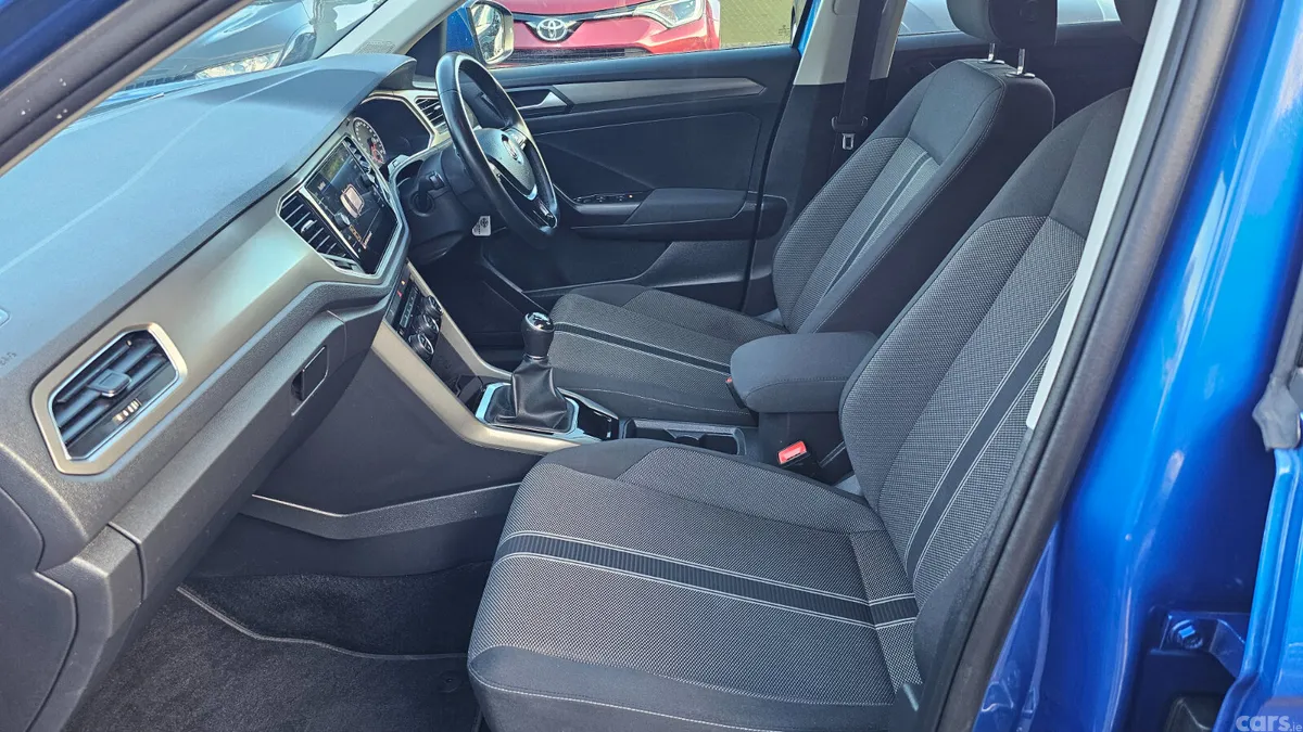 Volkswagen T-Roc SUV, Petrol, 2020, Blue