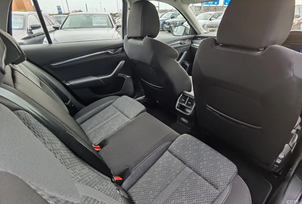 Skoda Octavia Estate, Diesel, 2022, Grey