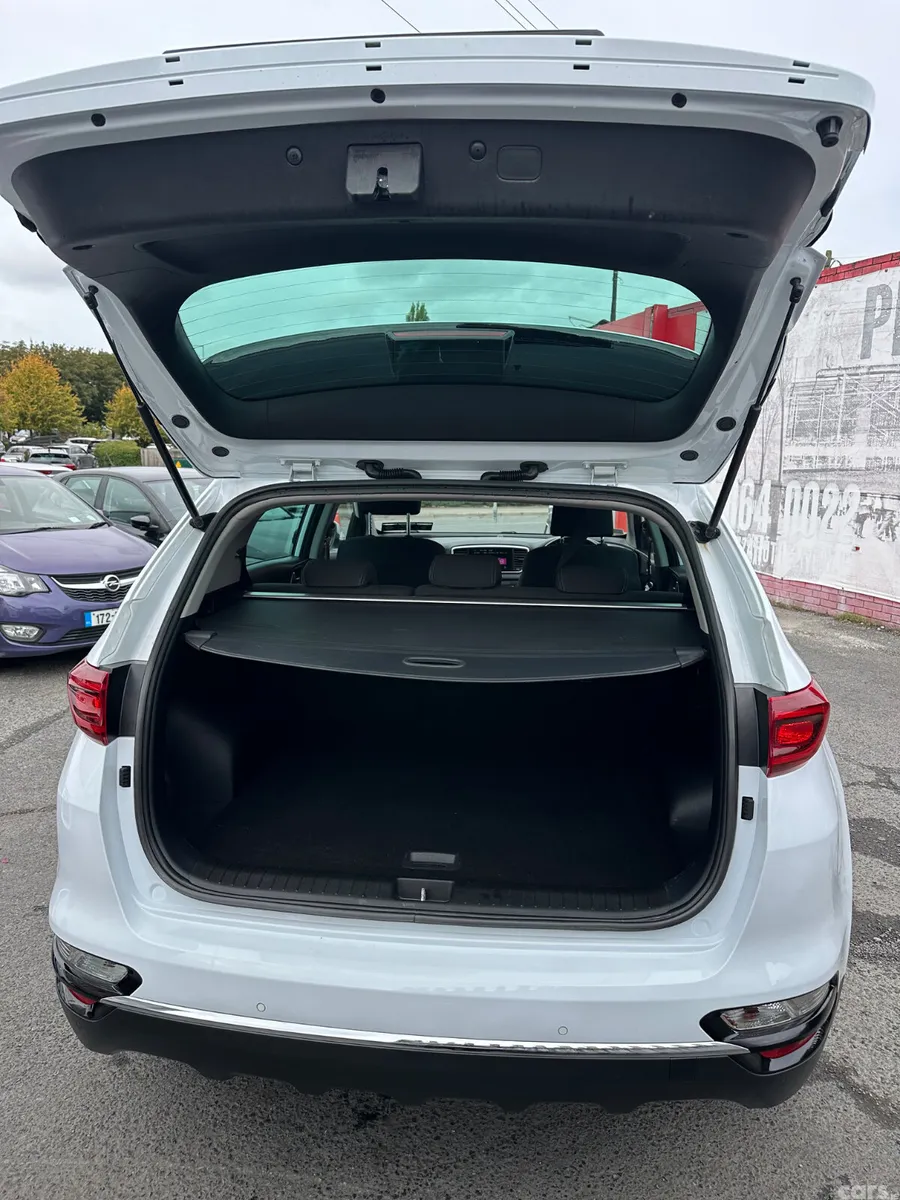 Kia Sportage SUV, Diesel Hybrid, 2021, White