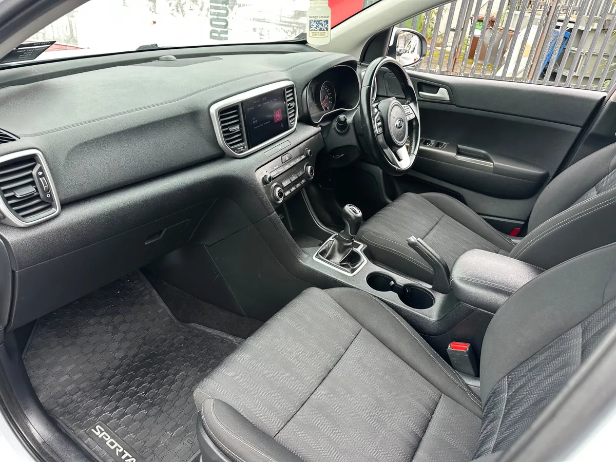 Kia Sportage SUV, Diesel Hybrid, 2021, White