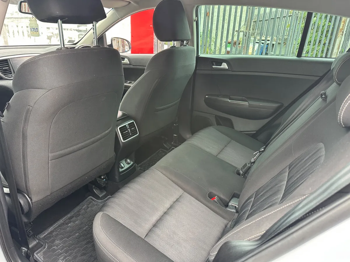 Kia Sportage SUV, Diesel Hybrid, 2021, White