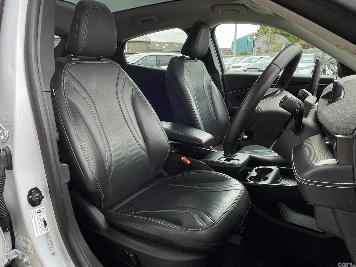 Ford Mustang Mach-E Hatchback, Electric, 2022, White