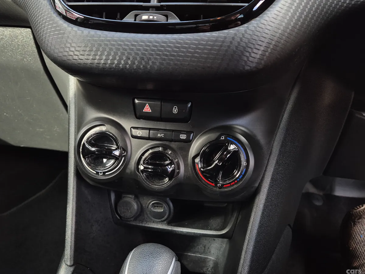 Peugeot 208 Hatchback, Petrol, 2017, Black