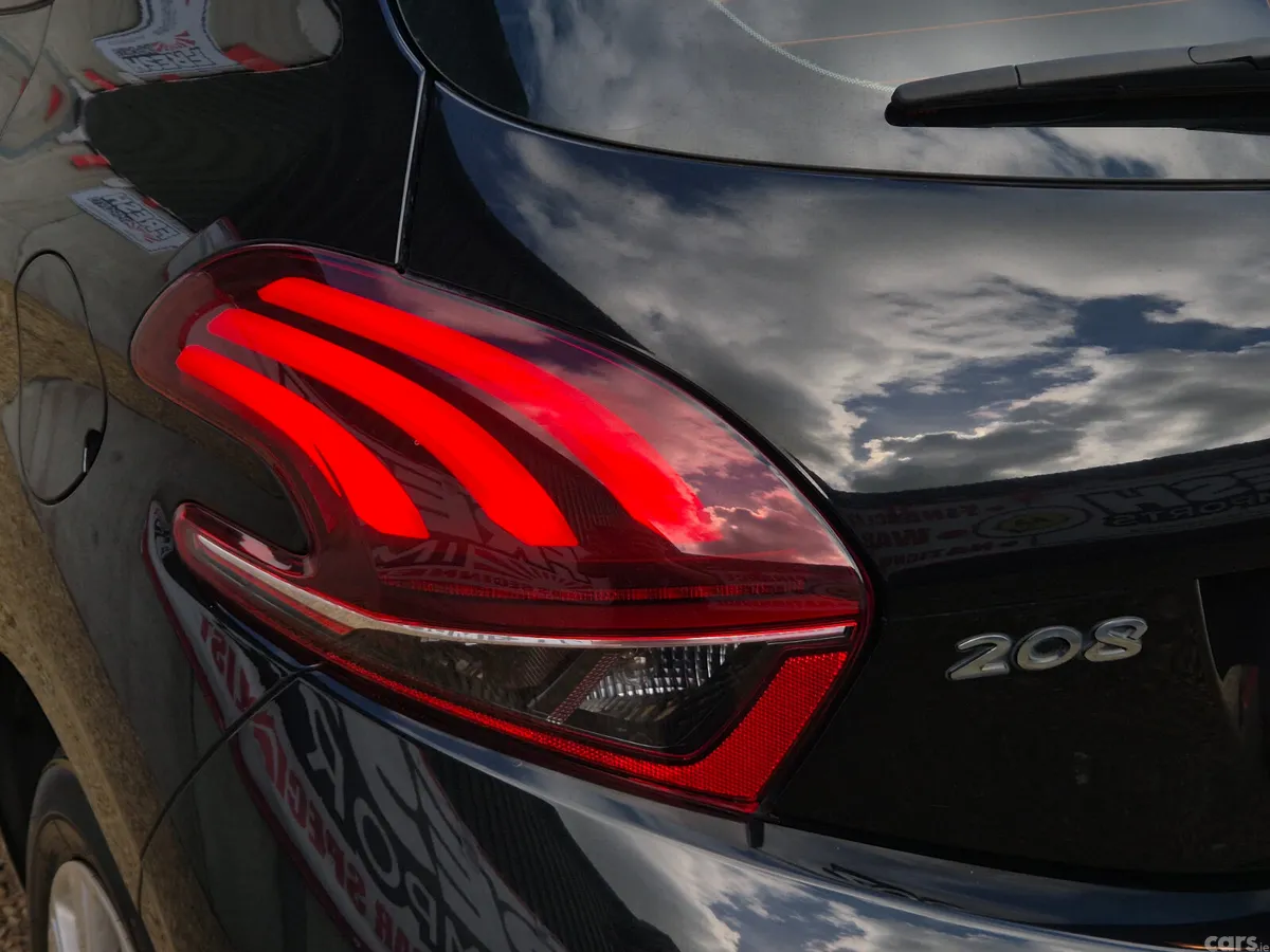 Peugeot 208 Hatchback, Petrol, 2017, Black