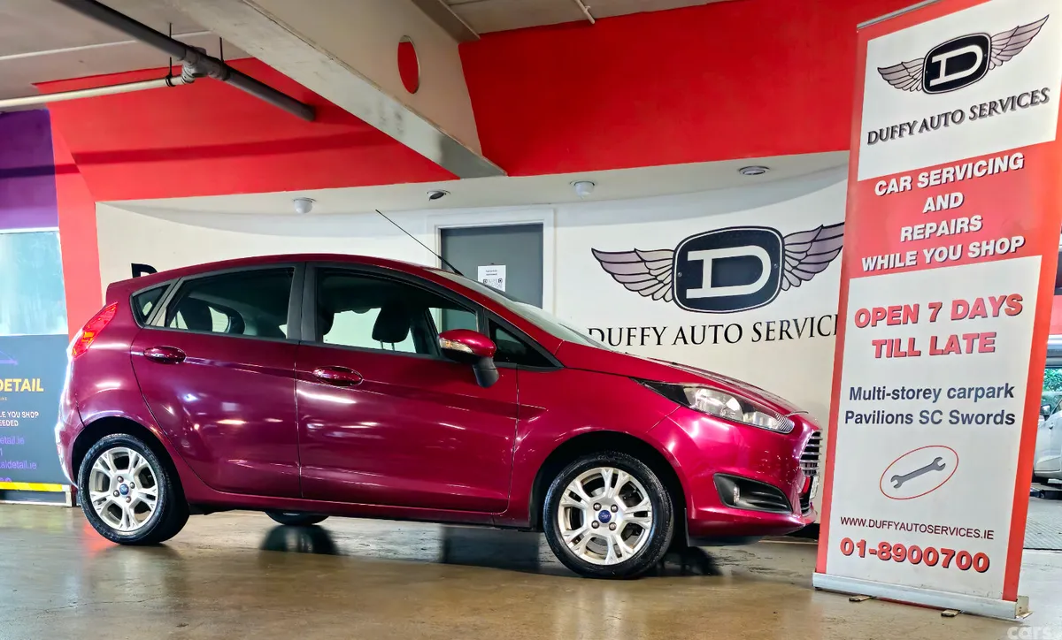 Ford Fiesta Hatchback, Petrol, 2014, Red