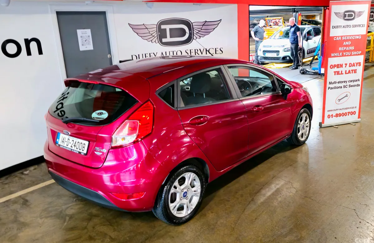 Ford Fiesta Hatchback, Petrol, 2014, Red
