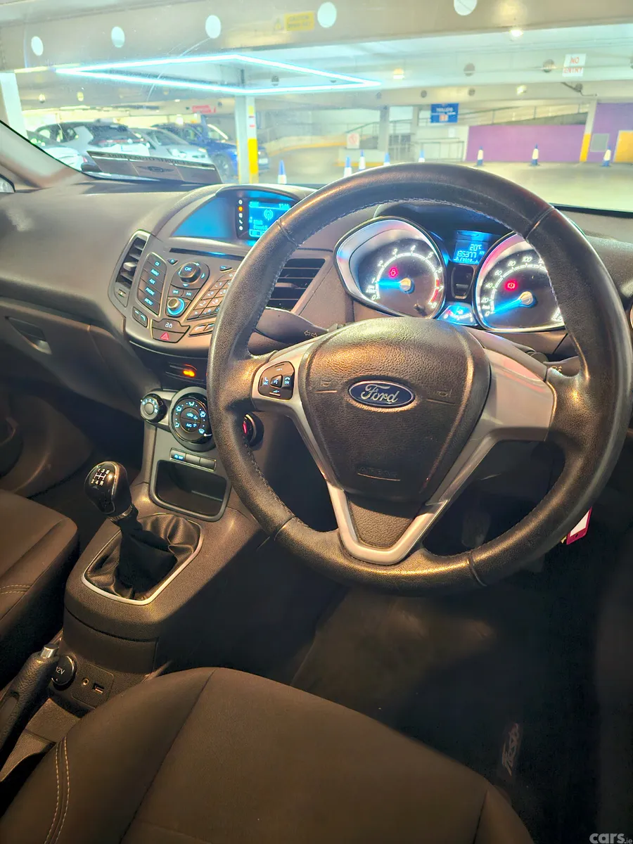 Ford Fiesta Hatchback, Petrol, 2014, Red