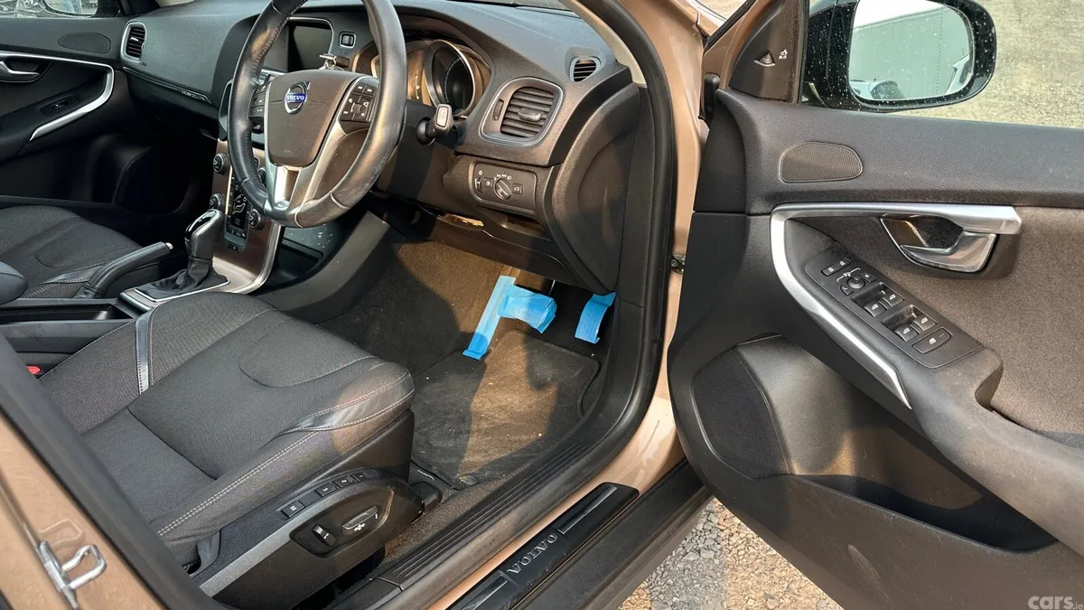Volvo V40 Hatchback, Petrol, 2014, Brown